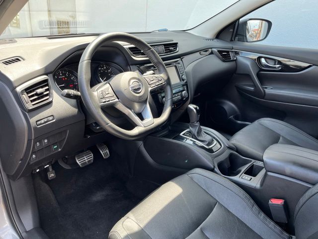 Thumbnail: 2017 Nissan Rogue Sport - 2