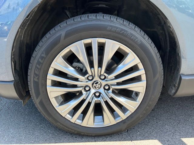 Thumbnail: 2021 Toyota Venza - 7