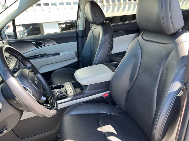 Thumbnail: 2022 Kia Carnival - 10