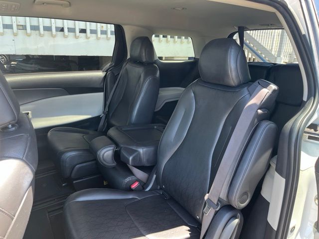 Thumbnail: 2022 Kia Carnival - 20