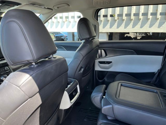 Thumbnail: 2022 Kia Carnival - 11