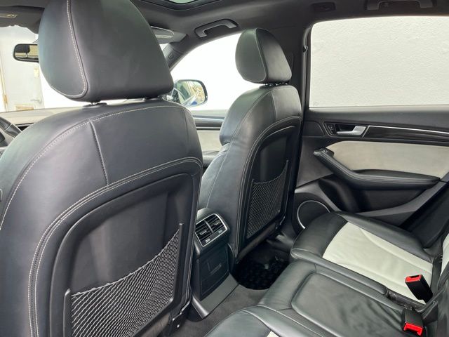 Thumbnail: 2017 Audi SQ5 - 12
