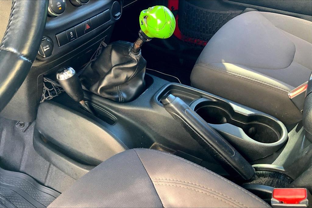 Thumbnail: 2017 Jeep Wrangler - 16