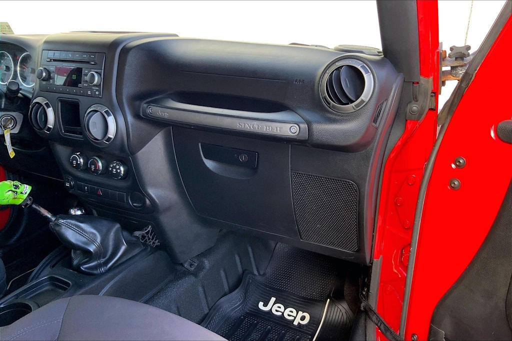 Thumbnail: 2017 Jeep Wrangler - 23