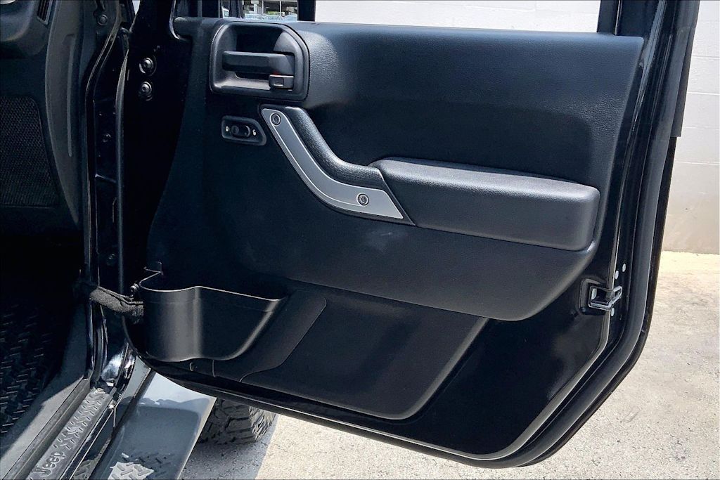 Thumbnail: 2013 Jeep Wrangler - 29