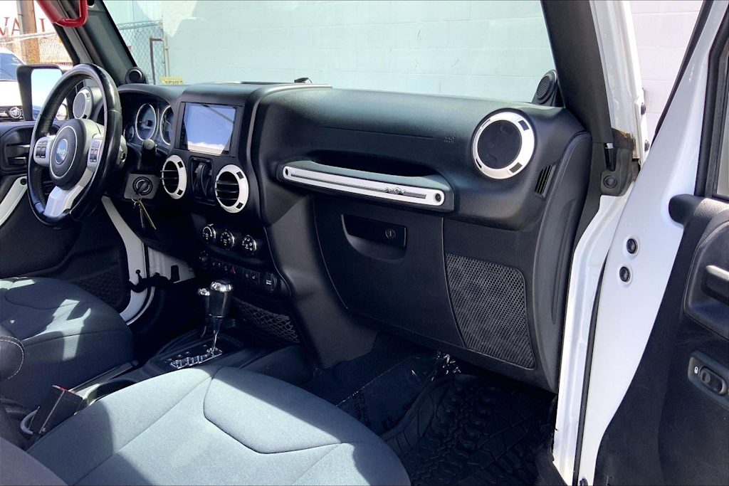 Thumbnail: 2014 Jeep Wrangler - 23