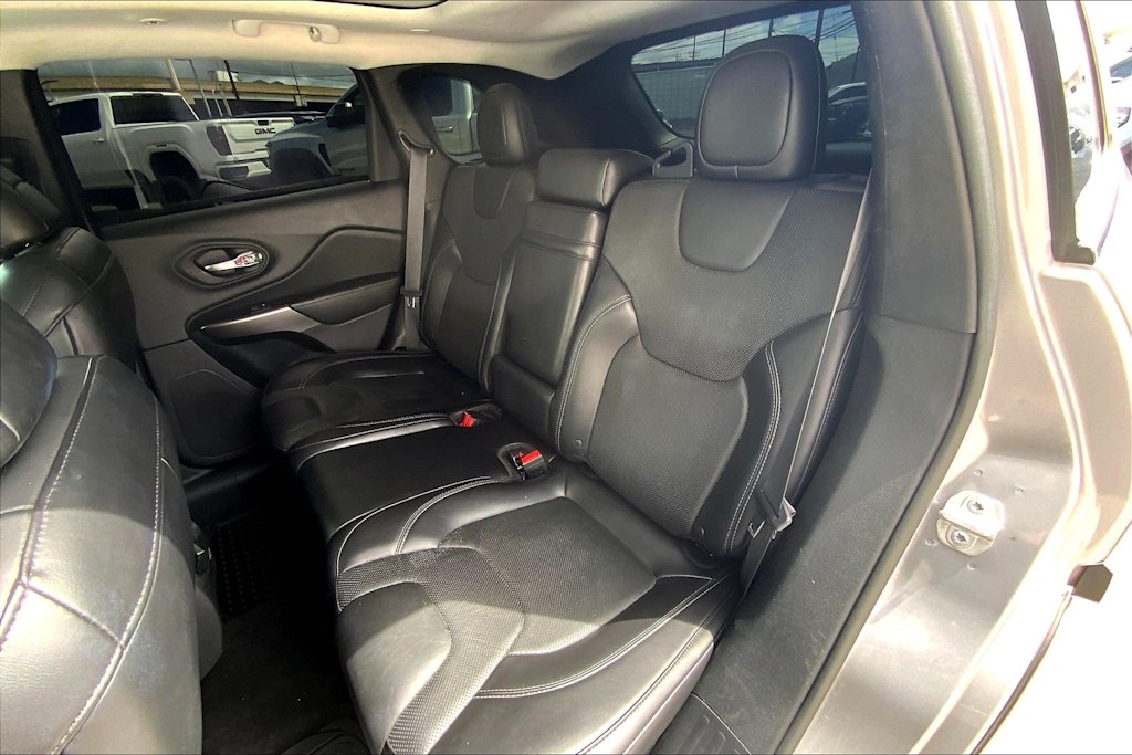 Thumbnail: 2019 Jeep Cherokee - 29