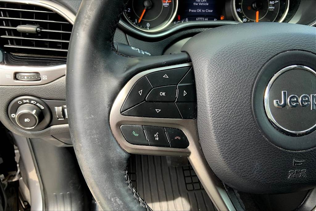 Thumbnail: 2019 Jeep Cherokee - 24