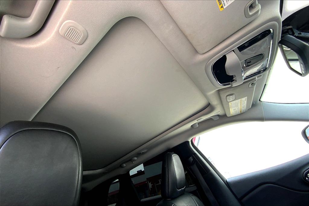 Thumbnail: 2019 Jeep Cherokee - 30