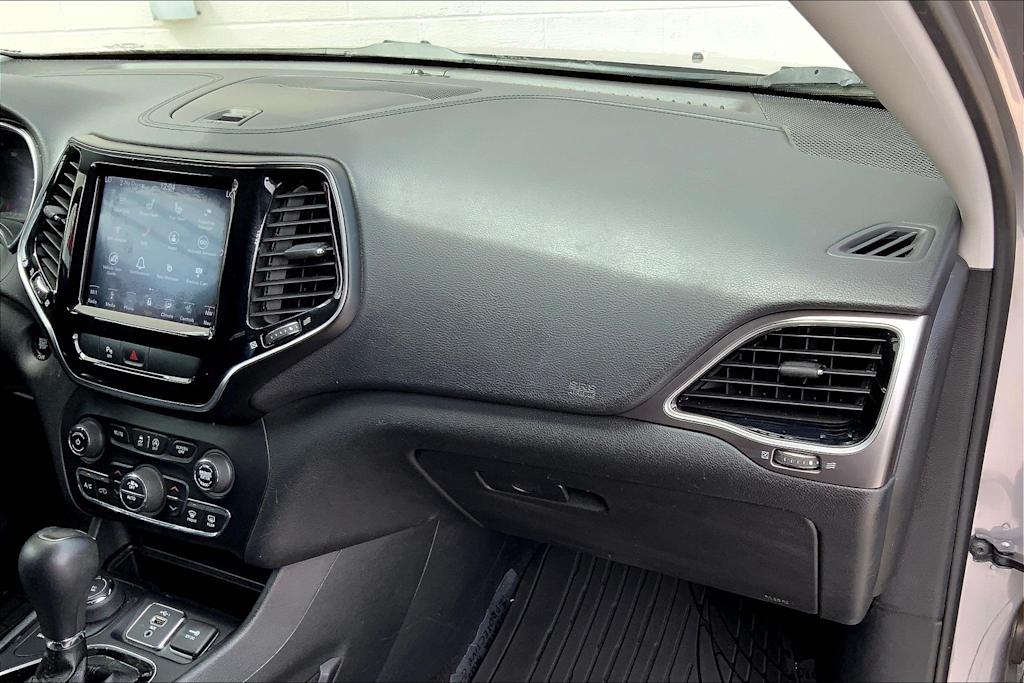 Thumbnail: 2019 Jeep Cherokee - 23