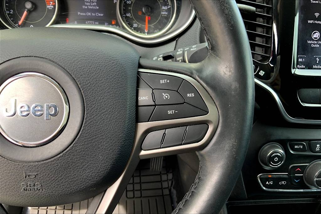 Thumbnail: 2019 Jeep Cherokee - 25