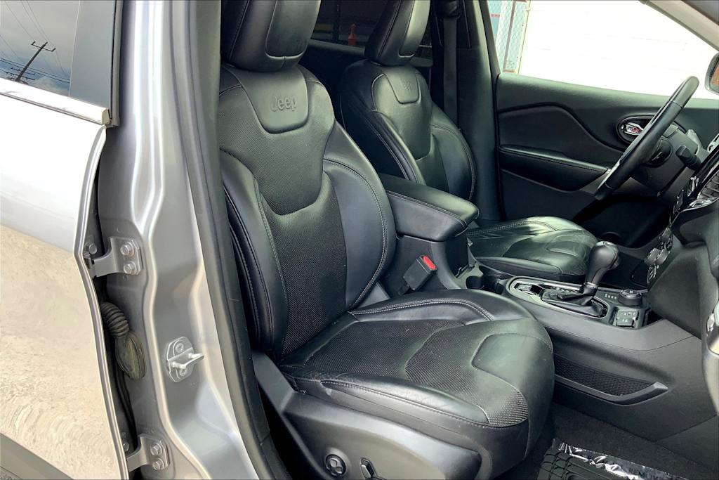 Thumbnail: 2019 Jeep Cherokee - 12