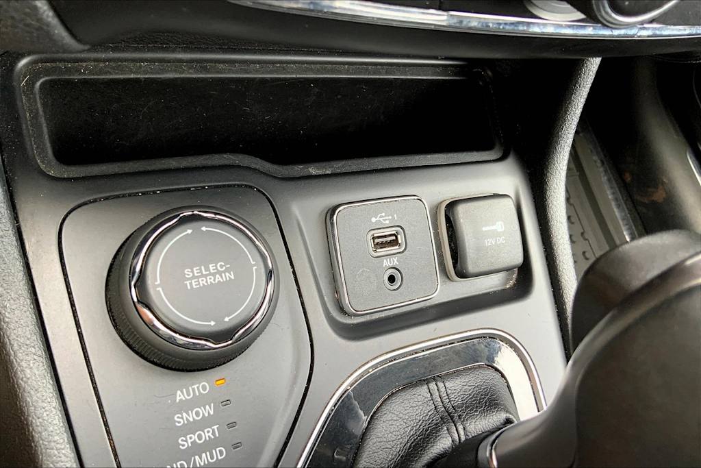 Thumbnail: 2019 Jeep Cherokee - 34