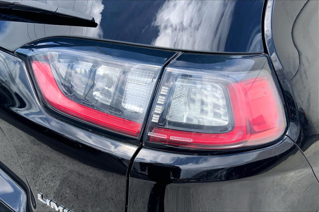 Thumbnail: 2019 Jeep Cherokee - 31