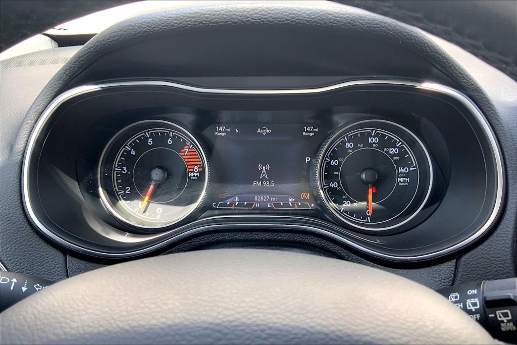 Thumbnail: 2019 Jeep Cherokee - 17