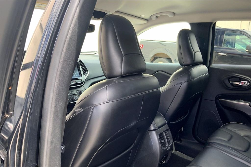 Thumbnail: 2019 Jeep Cherokee - 12