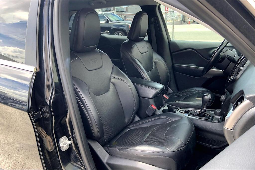 Thumbnail: 2019 Jeep Cherokee - 11