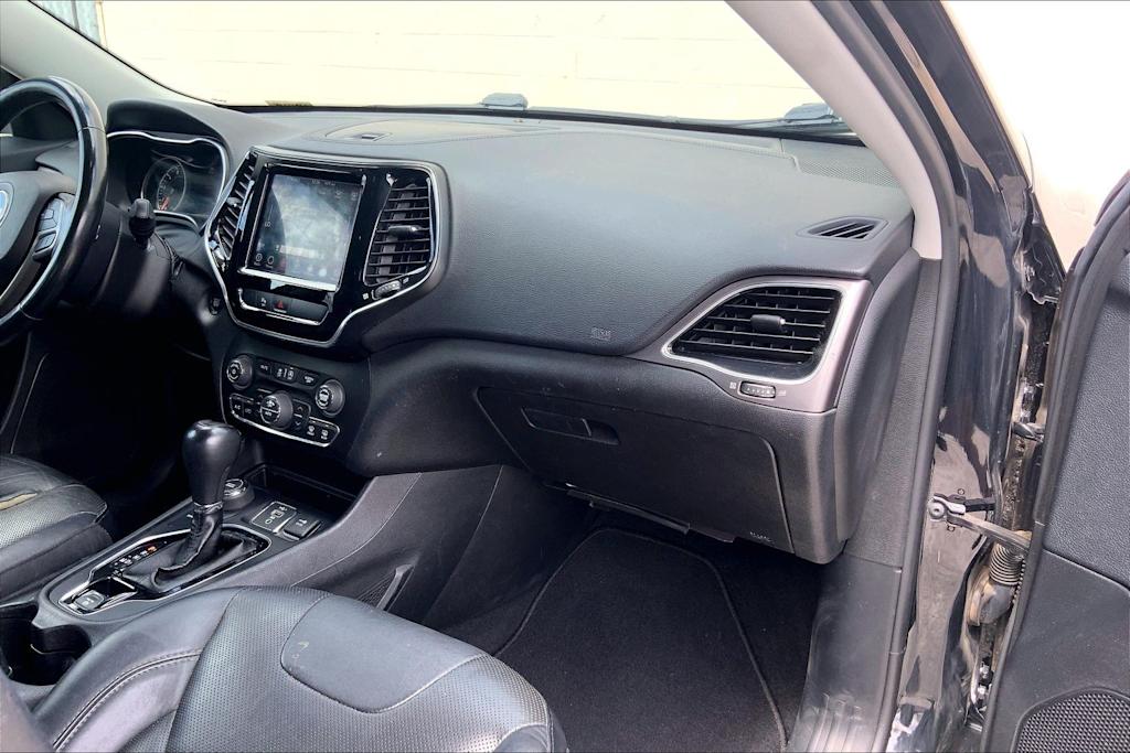 Thumbnail: 2019 Jeep Cherokee - 14