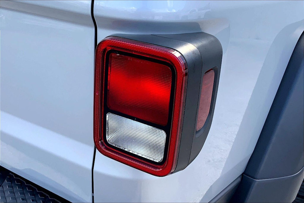 Thumbnail: 2022 Jeep Gladiator - 32