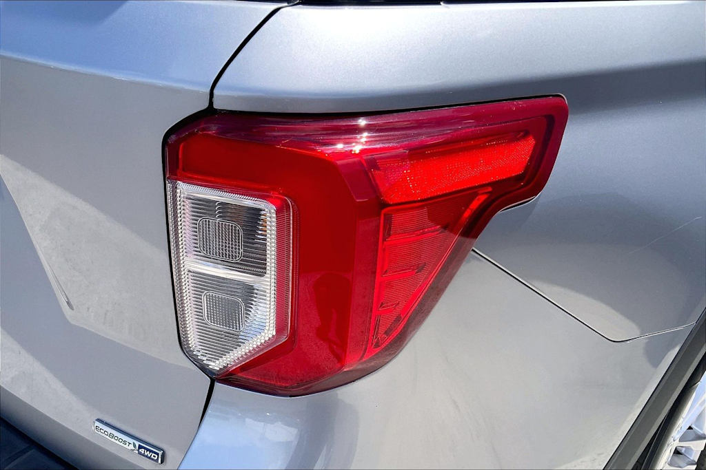 Thumbnail: 2020 Ford Explorer - 32