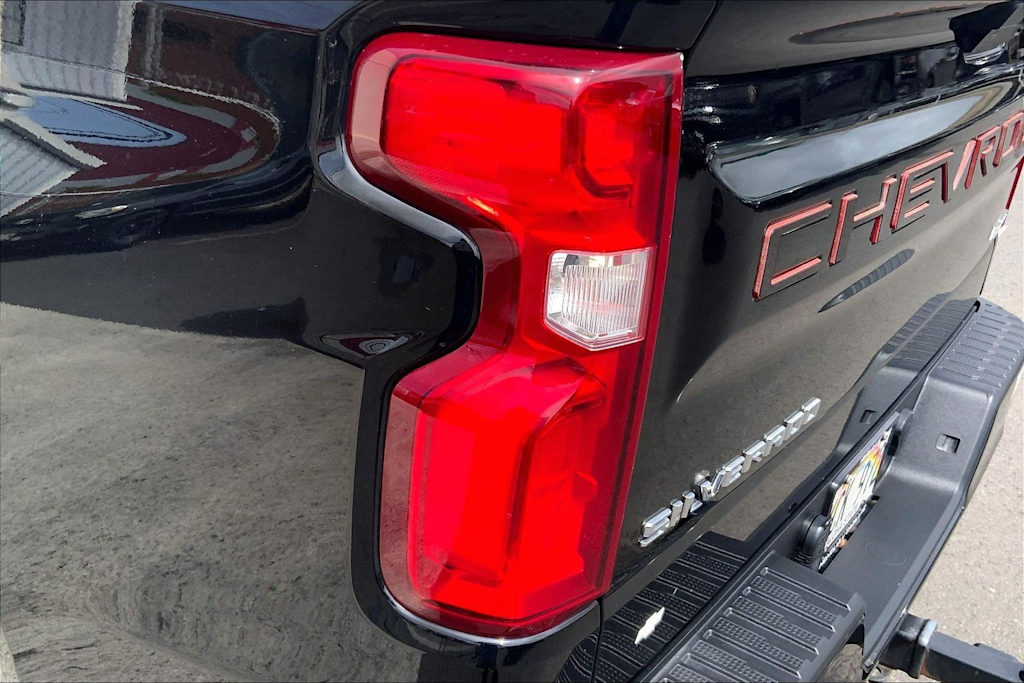 Thumbnail: 2021 Chevrolet Silverado 1500 - 32