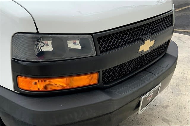 2018 Chevrolet Express 2500 32