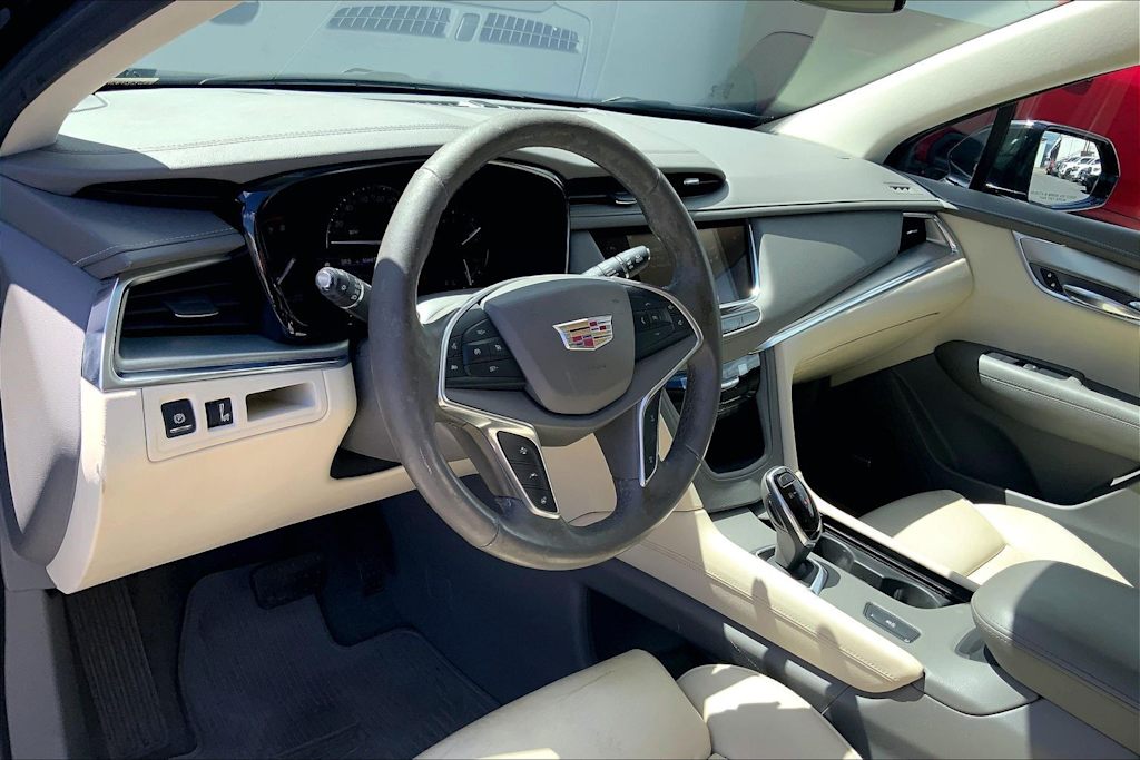 Thumbnail: 2017 Cadillac XT5 - 2