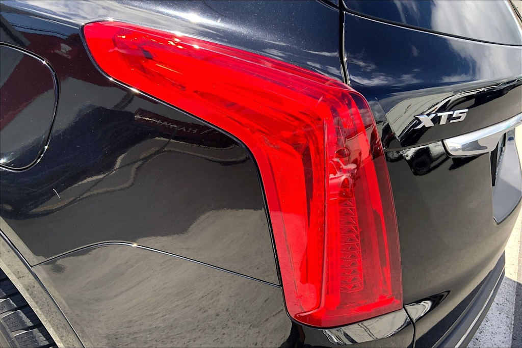 Thumbnail: 2017 Cadillac XT5 - 32