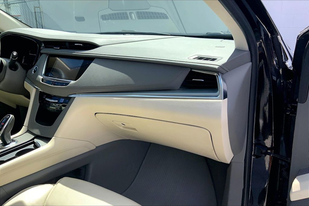 Thumbnail: 2017 Cadillac XT5 - 23