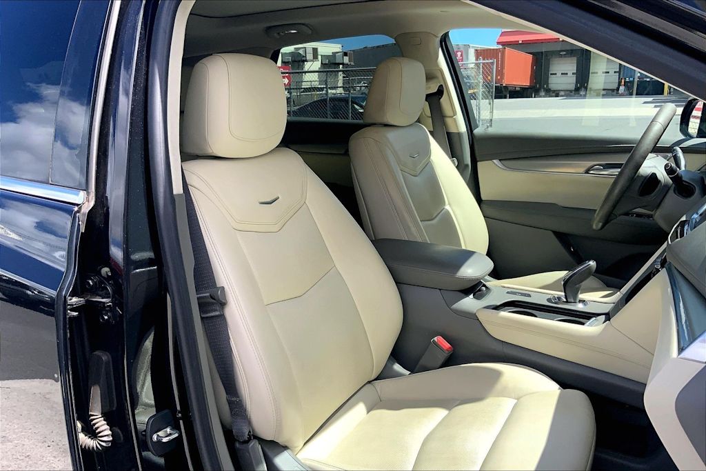 Thumbnail: 2017 Cadillac XT5 - 12