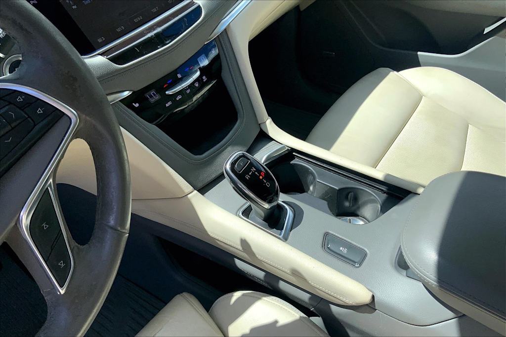 Thumbnail: 2017 Cadillac XT5 - 16