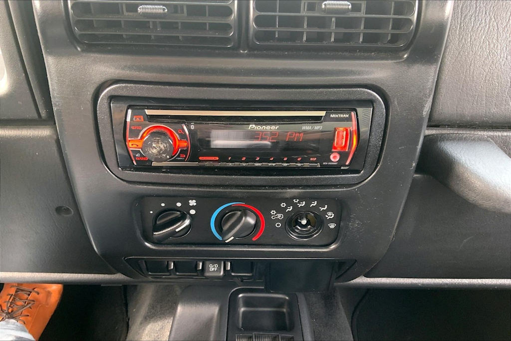 Thumbnail: 2004 Jeep Wrangler - 19