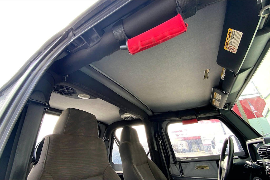 Thumbnail: 2004 Jeep Wrangler - 22