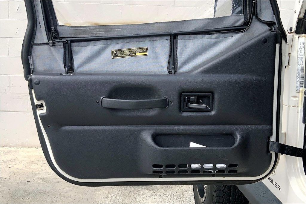 Thumbnail: 2004 Jeep Wrangler - 20