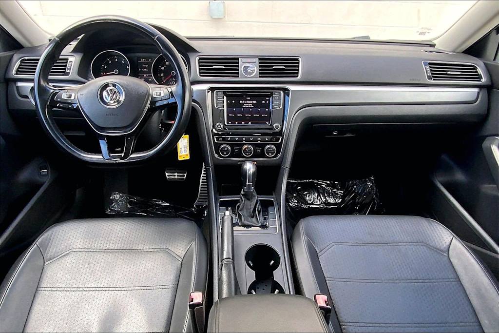 Thumbnail: 2017 Volkswagen Passat - 10