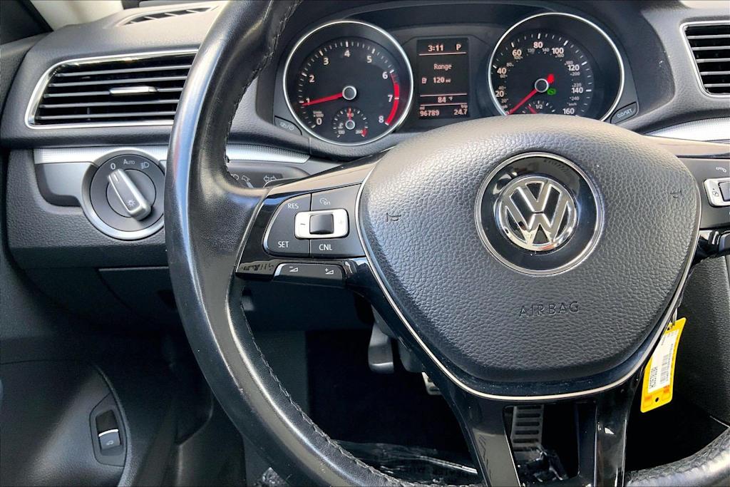 Thumbnail: 2017 Volkswagen Passat - 25