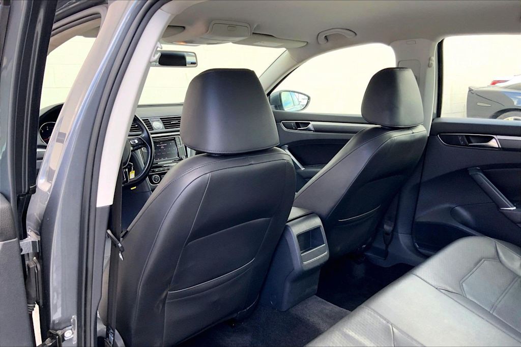Thumbnail: 2017 Volkswagen Passat - 13