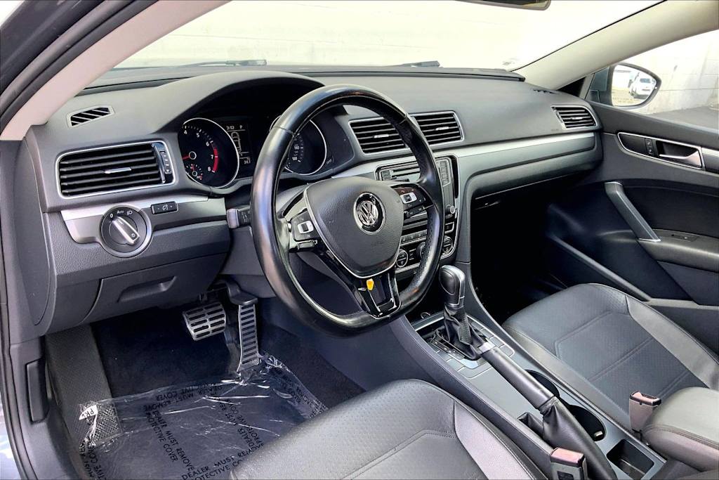 Thumbnail: 2017 Volkswagen Passat - 2
