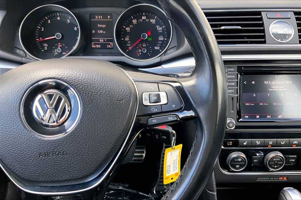 Thumbnail: 2017 Volkswagen Passat - 26