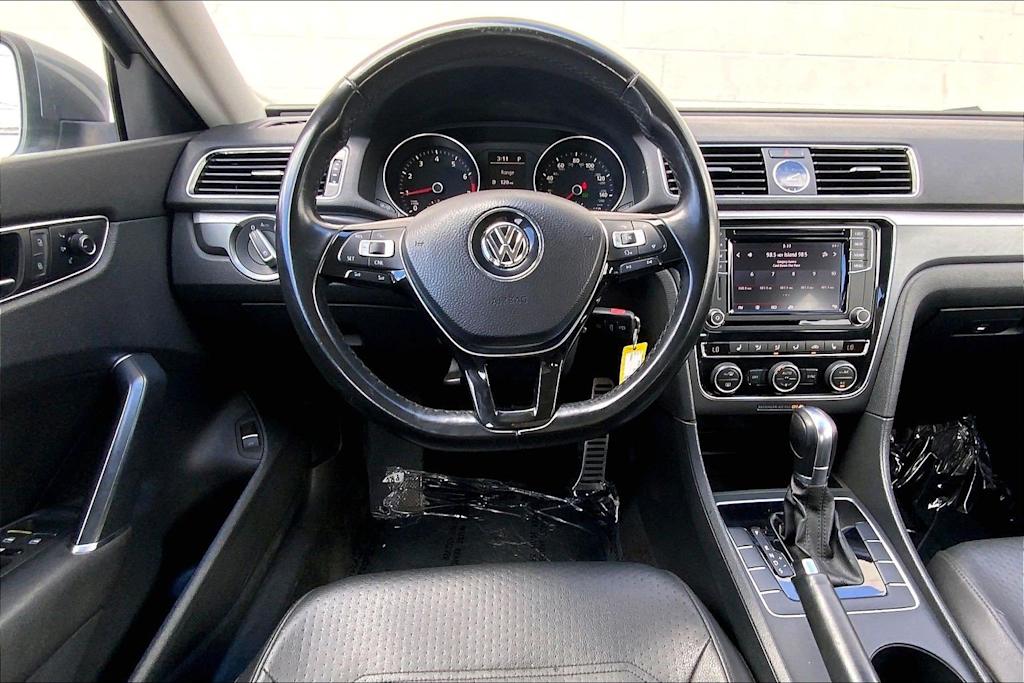 Thumbnail: 2017 Volkswagen Passat - 14