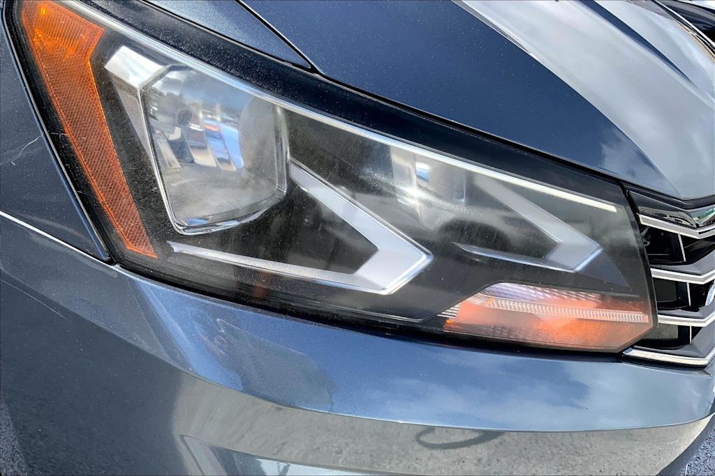 Thumbnail: 2017 Volkswagen Passat - 31