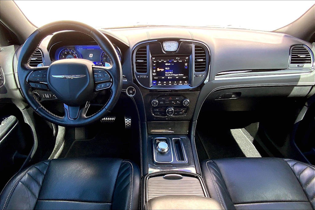 Thumbnail: 2023 Chrysler 300 - 10
