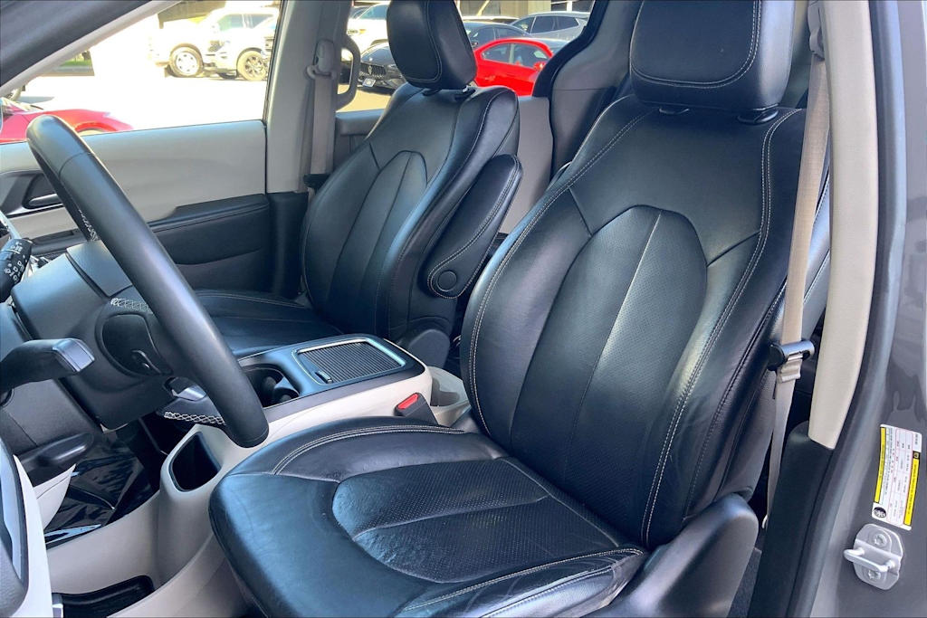 Thumbnail: 2022 Chrysler Pacifica - 9