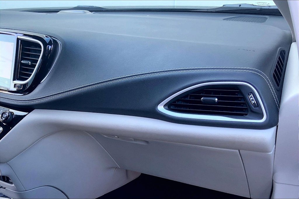 Thumbnail: 2022 Chrysler Pacifica - 20