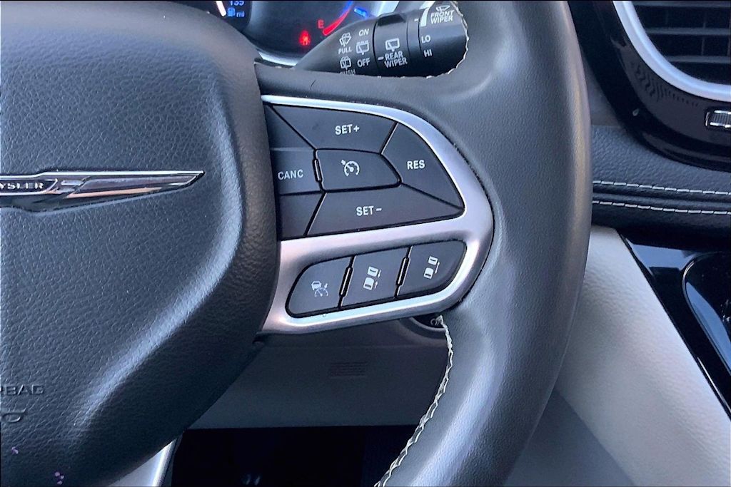 Thumbnail: 2022 Chrysler Pacifica - 22