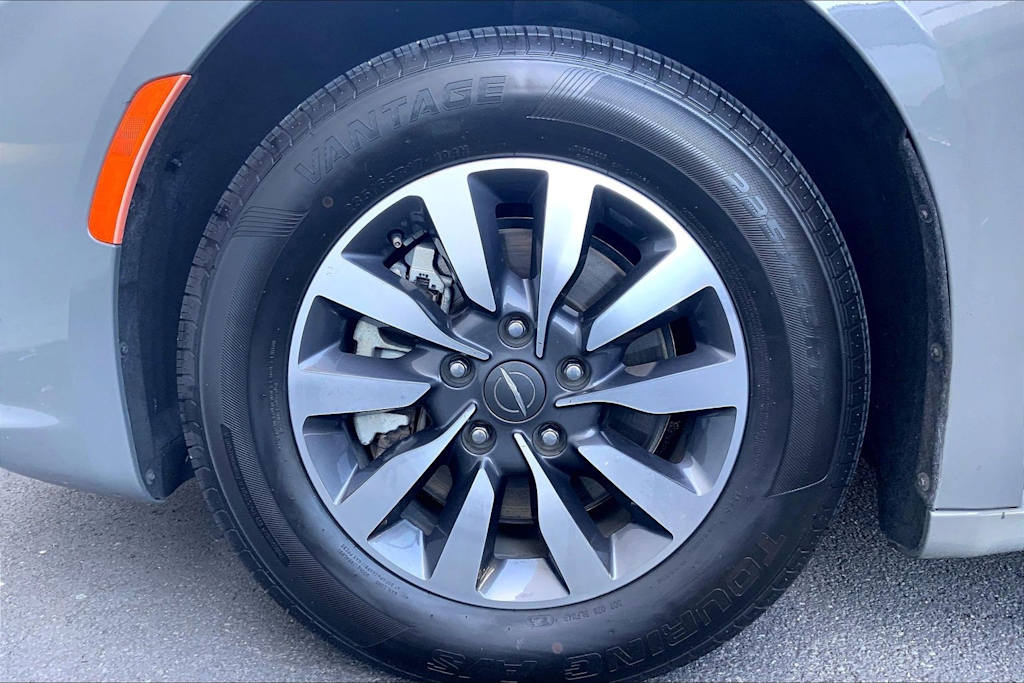 Thumbnail: 2022 Chrysler Pacifica - 7