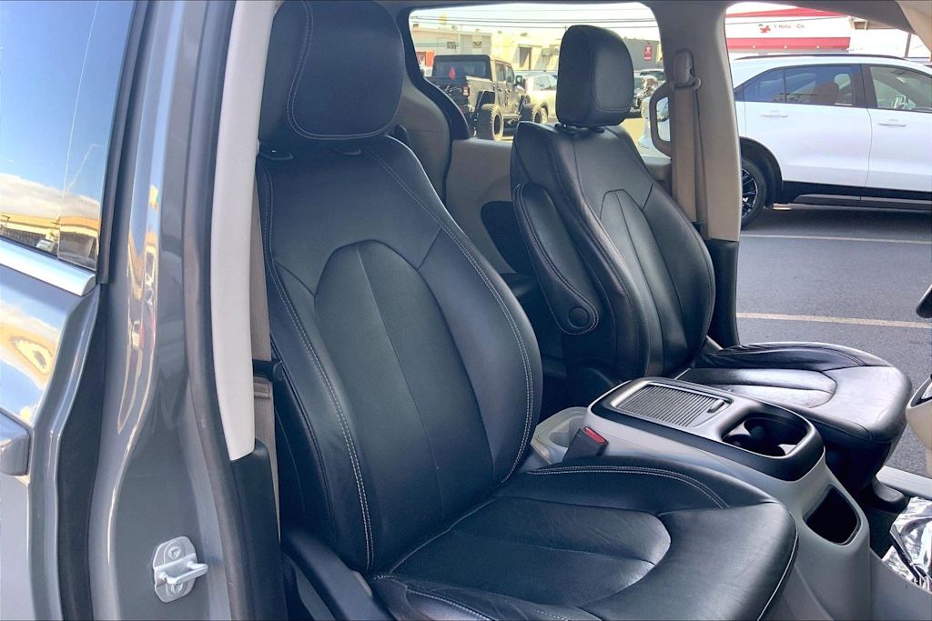 Thumbnail: 2022 Chrysler Pacifica - 10