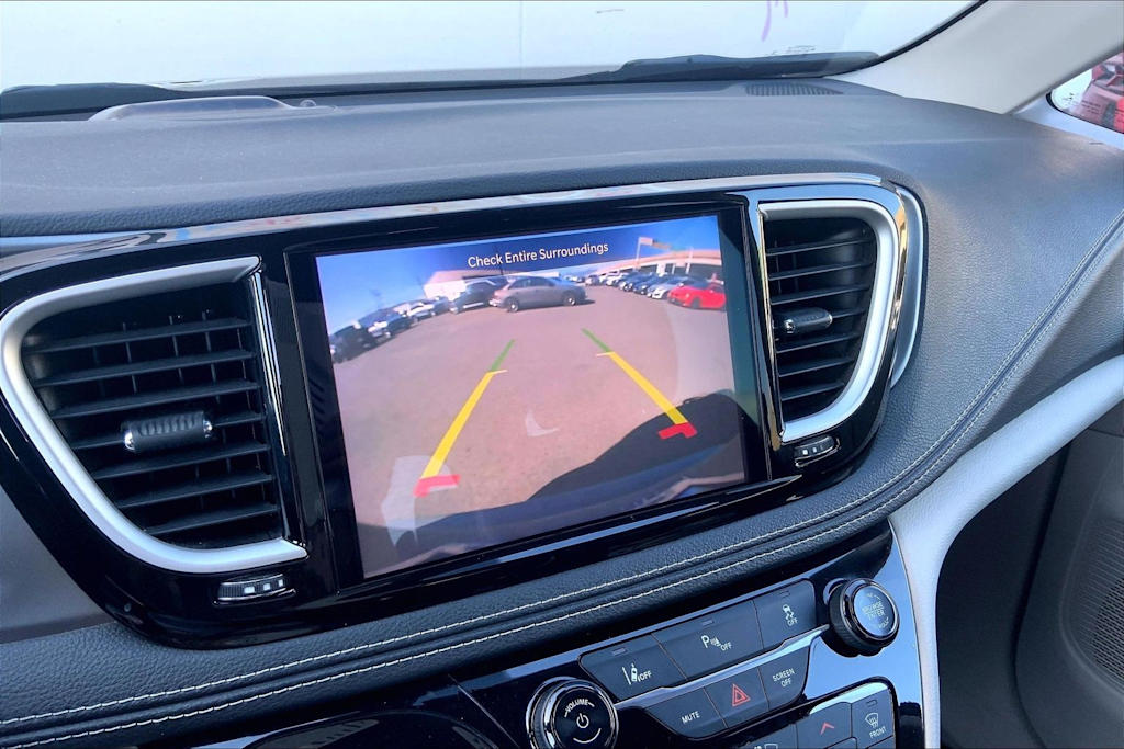 Thumbnail: 2022 Chrysler Pacifica - 23