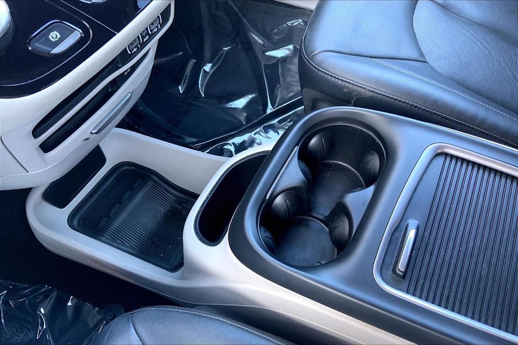 Thumbnail: 2022 Chrysler Pacifica - 14