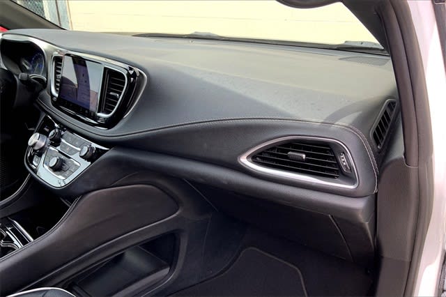 2021 Chrysler Pacifica Limited 24